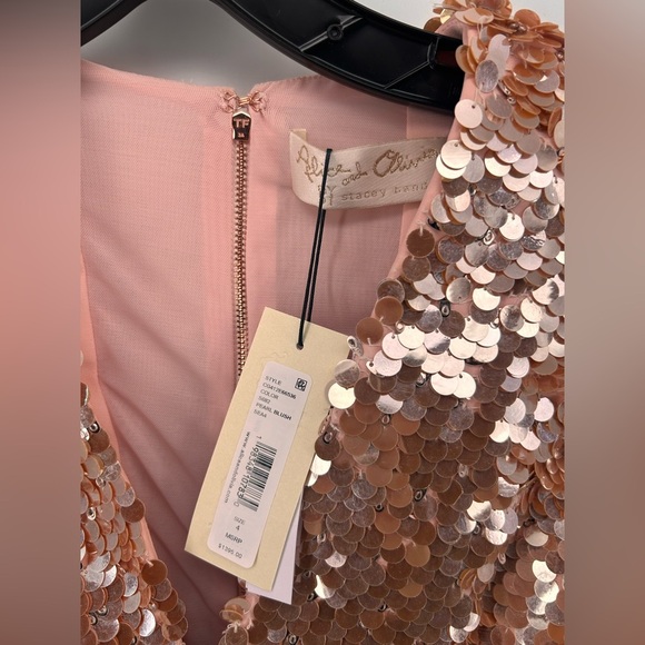 Alice + Olivia Pacey V-Neck Disc Sequin Minidress in Pearl Blush Size 4 NWT - Picture 4 of 12